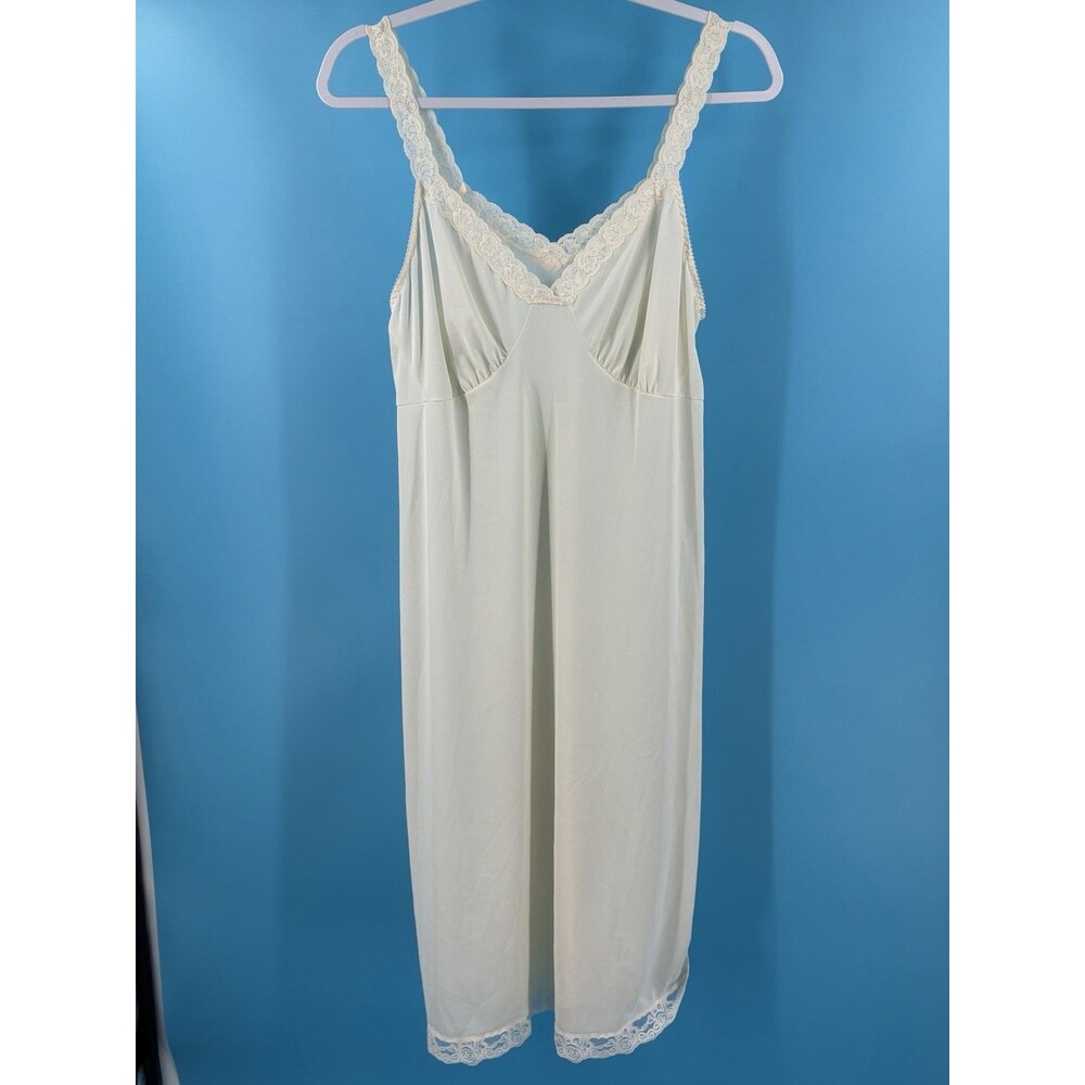 Vintage Cabernet Full Slip Size 38 Ivory Nylon Lace Trim Made USA Lingerie